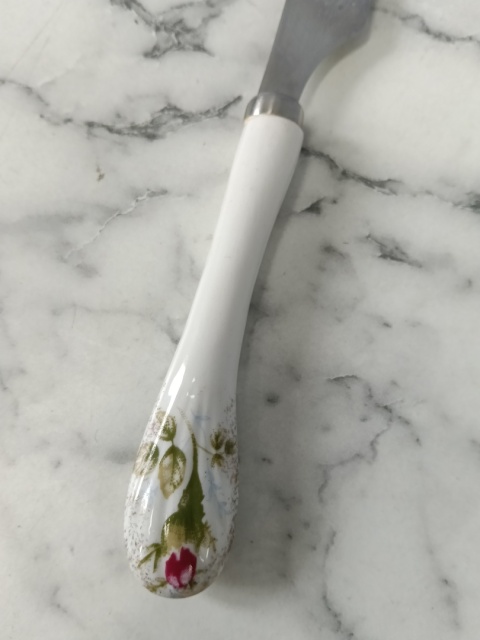 Noze vintage z porcelanowymi rękojeściami złota róża