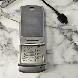Telefon LG ke970