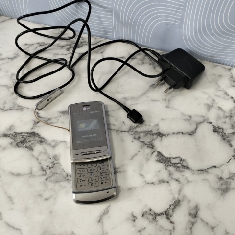 Telefon LG ke970