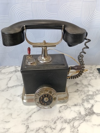 Antyczny telefon PNT