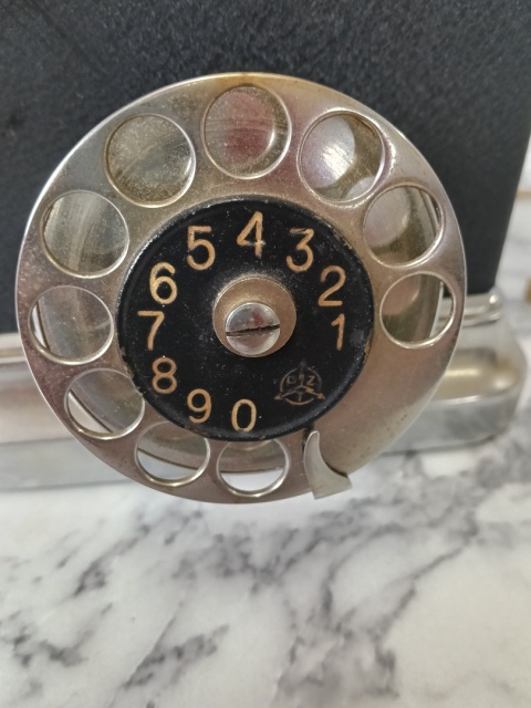 Antyczny telefon PNT