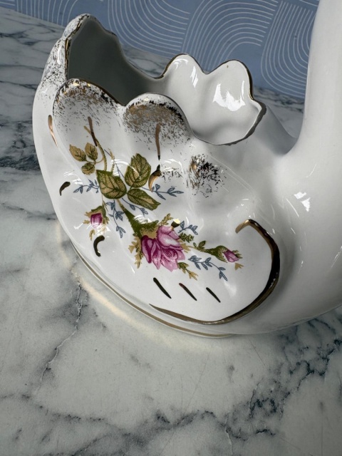 Porcelanowy łabędź złota róża