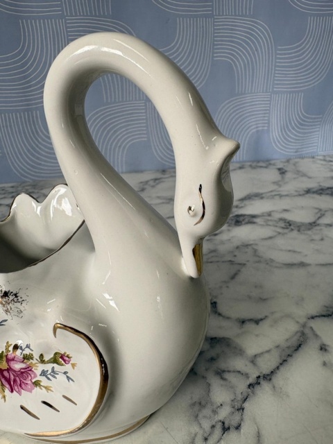 Porcelanowy łabędź złota róża