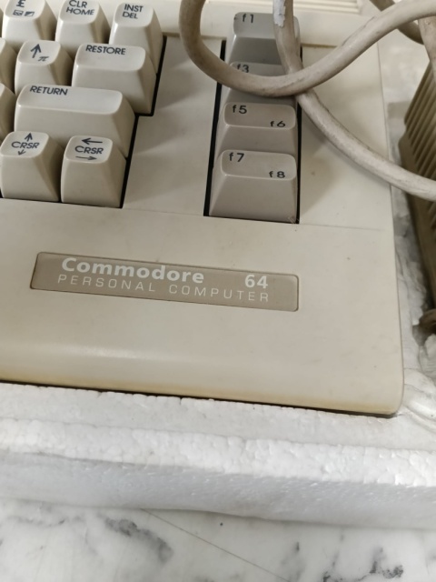 Stary komputer Commodore