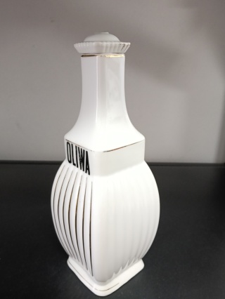Porcelanowy dzbanek butla na oliwę