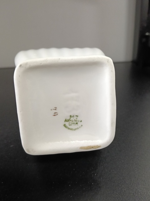 Porcelanowy dzbanek butla na oliwę