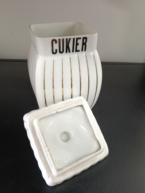 Porcelanowy pojemnik na cukier