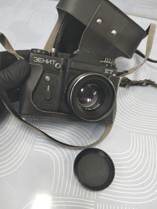 Stary aparat fotograficzny Zenit ET z obiektywem Helios super stan