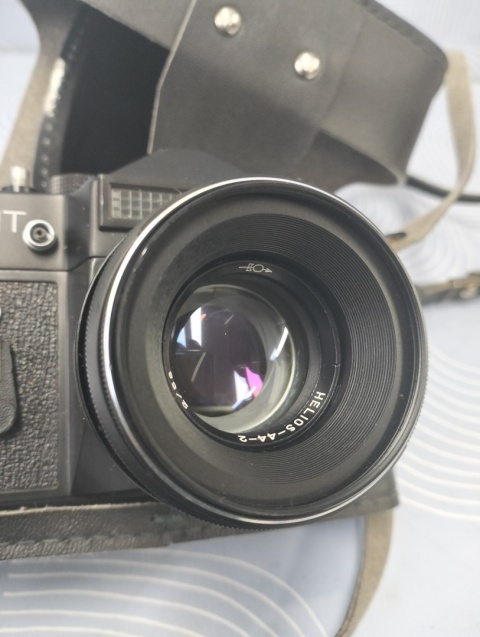 Stary aparat fotograficzny Zenit ET z obiektywem Helios super stan