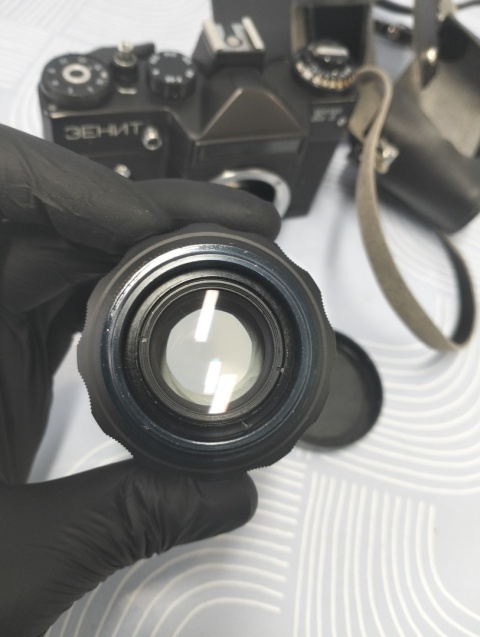 Stary aparat fotograficzny Zenit ET z obiektywem Helios super stan