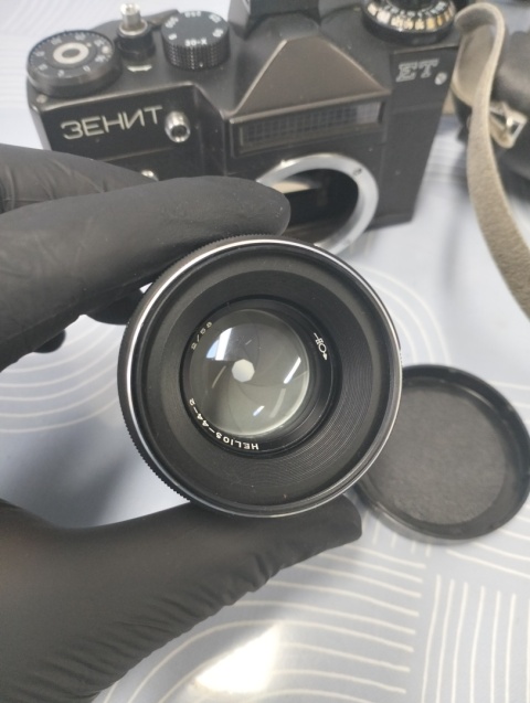 Stary aparat fotograficzny Zenit ET z obiektywem Helios super stan