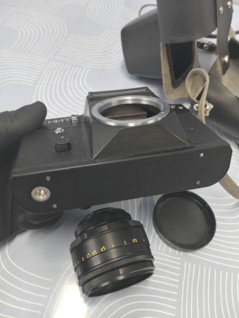 Stary aparat fotograficzny Zenit ET z obiektywem Helios super stan