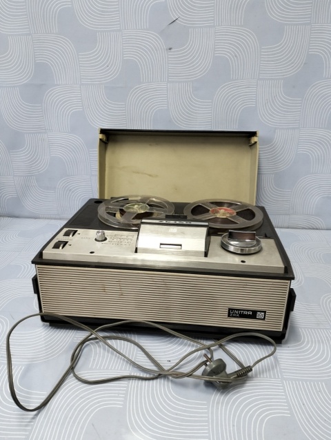 Stary magnetofon Unitra ZK145