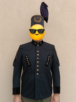 Stary mundur górniczy wraz z czapką gorniczą