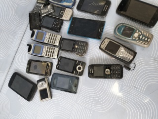 Telefony komórkowe 24 sztuki