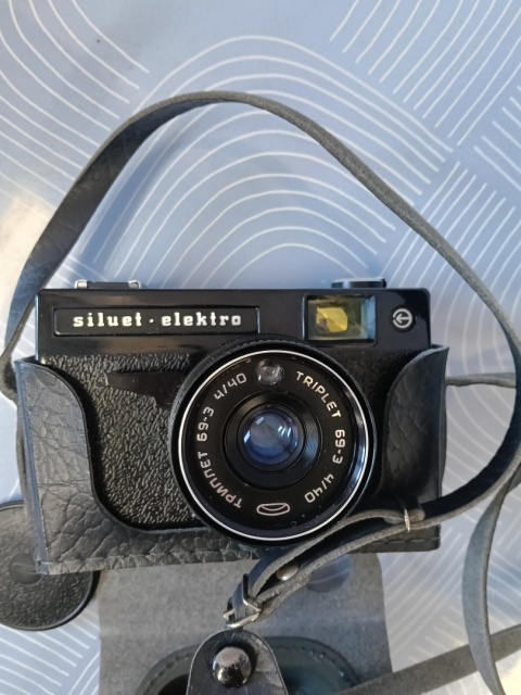Aparat siluet elektro czarny.