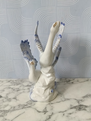 Figurka porcelanowa ptaki w locie