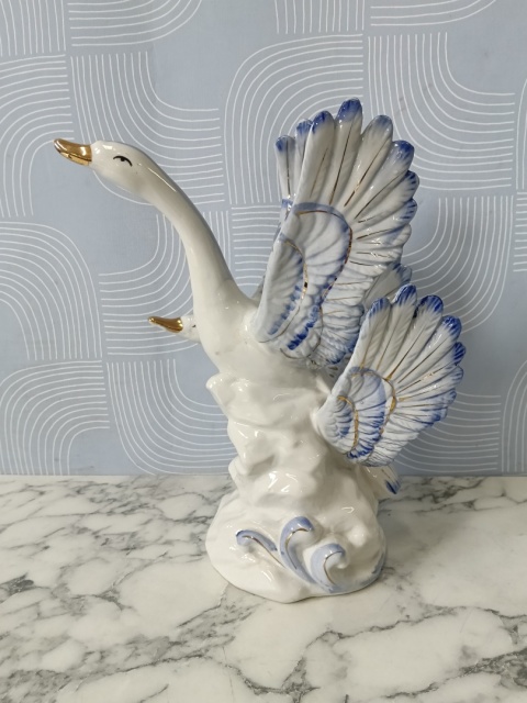 Figurka porcelanowa ptaki w locie