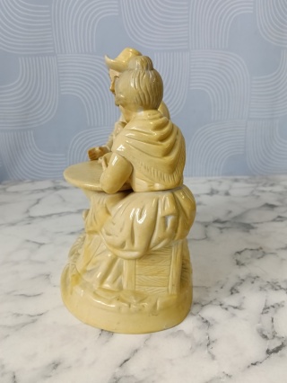 Figurka biskwitowa starsza para przy kawie