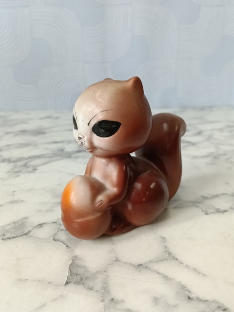 Stara porcelanowa figurka wiewiórka Rumunia