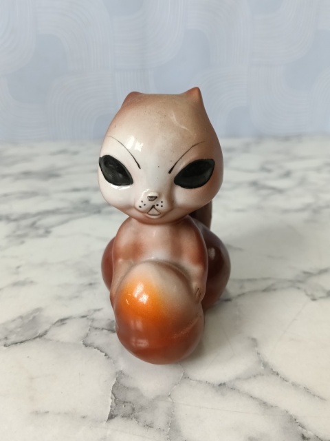Stara porcelanowa figurka wiewiórka Rumunia
