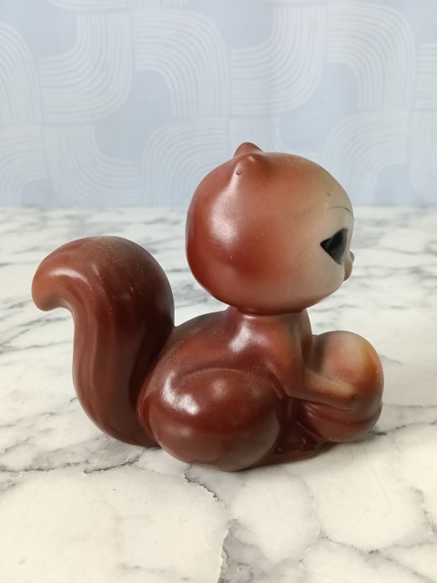 Stara porcelanowa figurka wiewiórka Rumunia