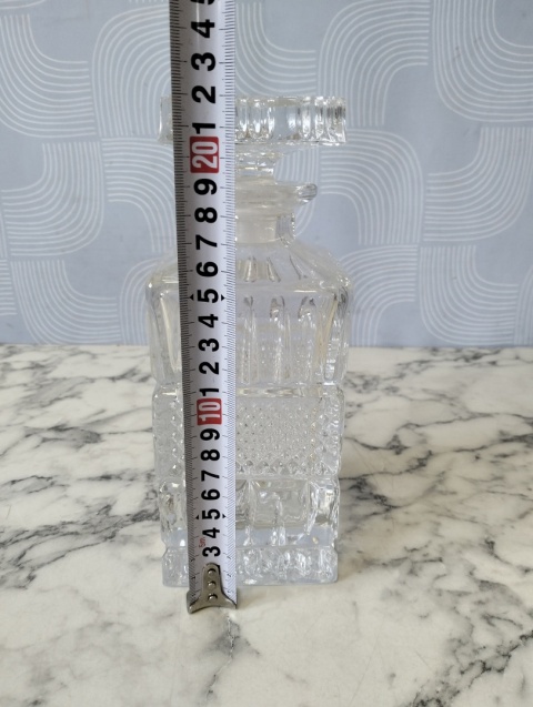 Elegancka kryształowa karafka
