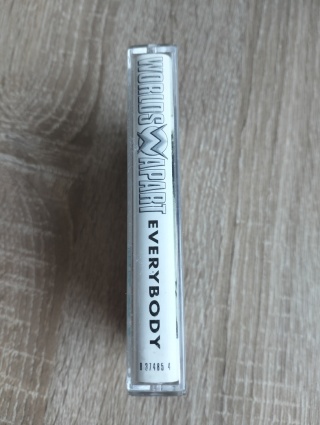 Kaseta magnetofonowa Worlds Apart