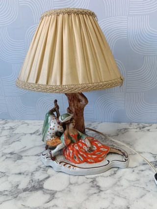 Piękna porcelanowa lampka retro