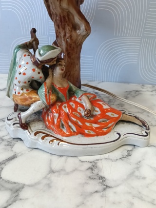 Piękna porcelanowa lampka retro