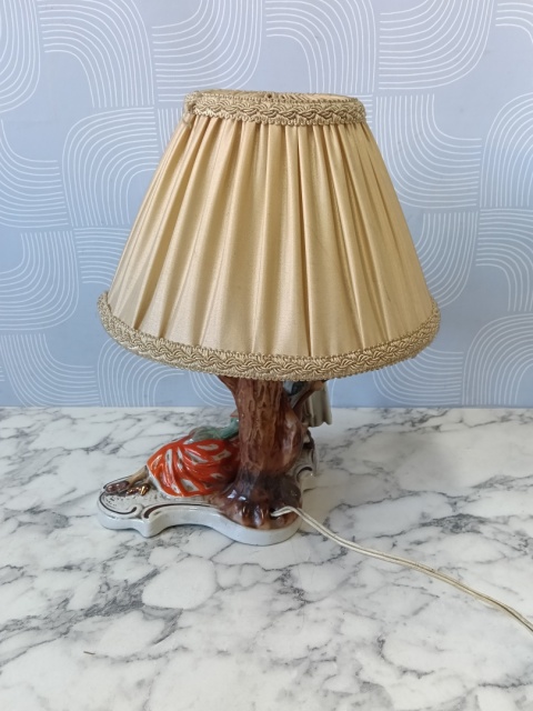 Piękna porcelanowa lampka retro