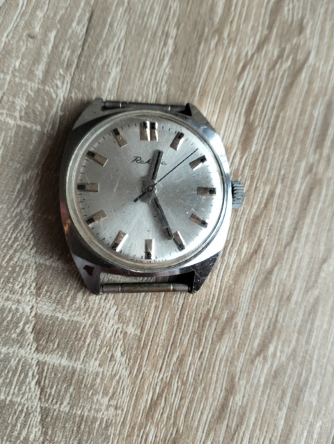 Stary zegarek nakręcany Raketa
