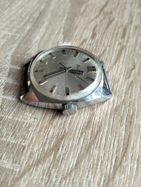 Stary zegarek nakręcany Raketa