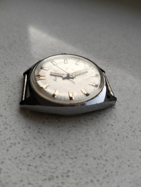 Stary zegarek nakręcany Raketa