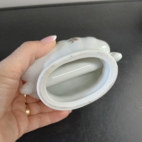 Porcelanowy serwetnik muszla złota róża