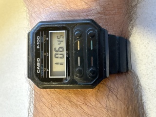 Stary zegarek elektroniczny Casio F-100 unikat