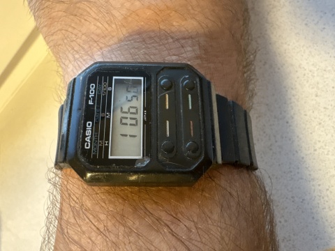 Stary zegarek elektroniczny Casio F-100 unikat