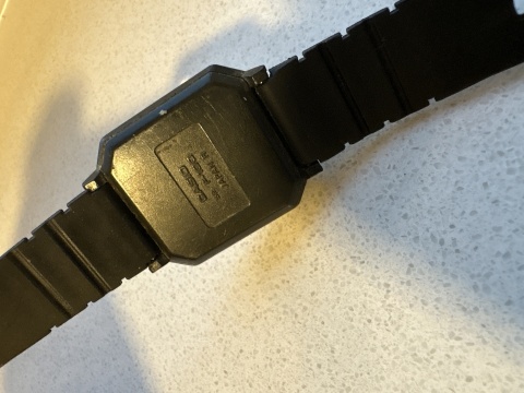 Stary zegarek elektroniczny Casio F-100 unikat