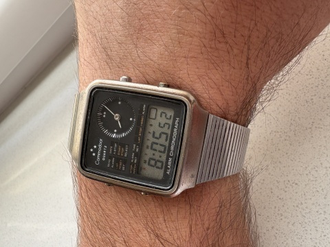 Stary zegarek elektroniczny Commodoor