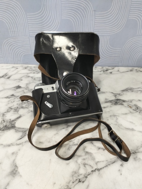 Aparat Zenit e z obiektywem Helios Moskwa 80