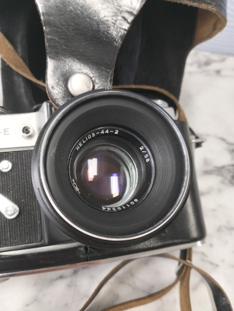 Aparat Zenit e z obiektywem Helios Moskwa 80