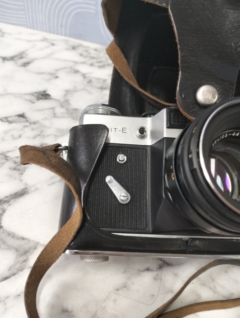 Aparat Zenit e z obiektywem Helios Moskwa 80