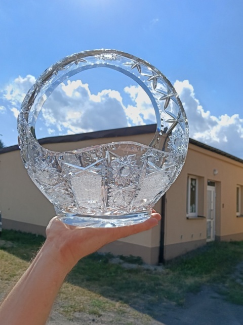 Piękny duży kosz kryształowy