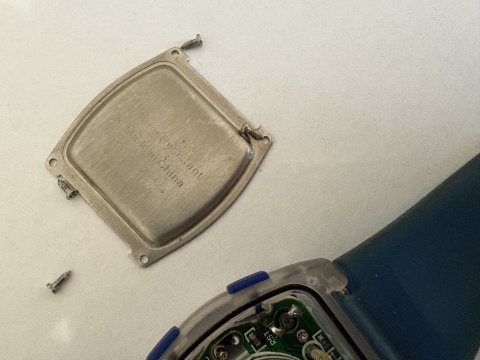 Stary zegarek elektroniczny z pulsometrem