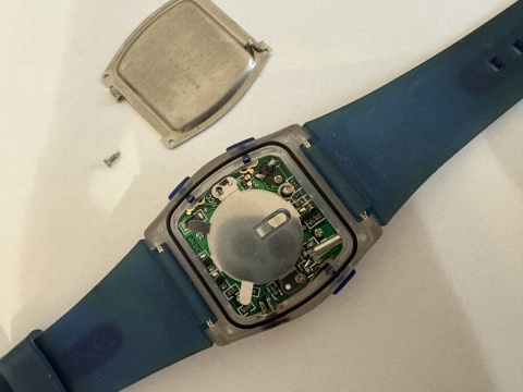 Stary zegarek elektroniczny z pulsometrem