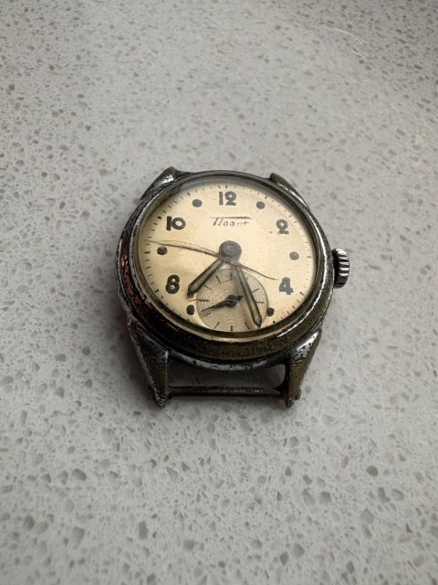 Stary zegarek nakręcany Tissot