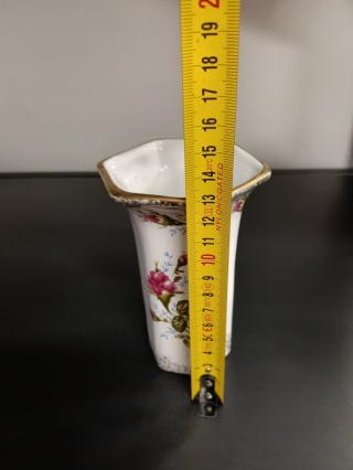 Wazon z różą