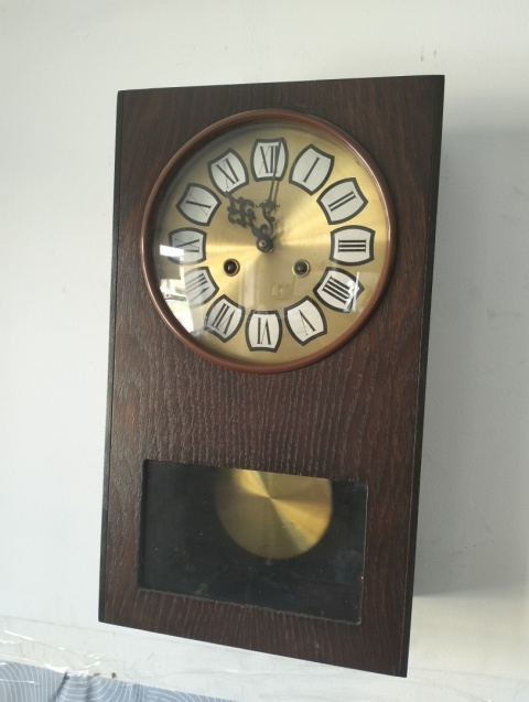 Zegar wiszący metron piękny stan