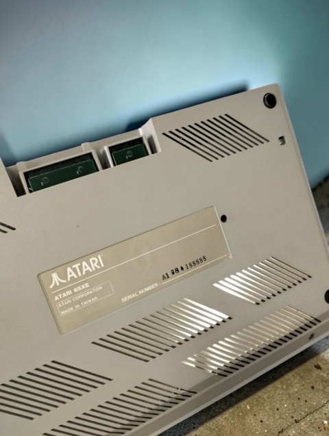 Komputer Atari 65xe z zasilaczem