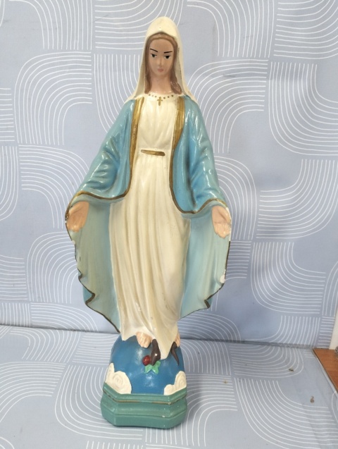 Stara figura Matki Bożej